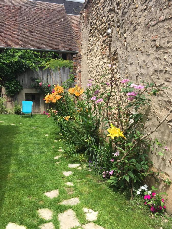 L Annonce N Est Pas D Actualite Ne Pas Prendre De Reservation Villa Saint-Fargeau  Buitenkant foto